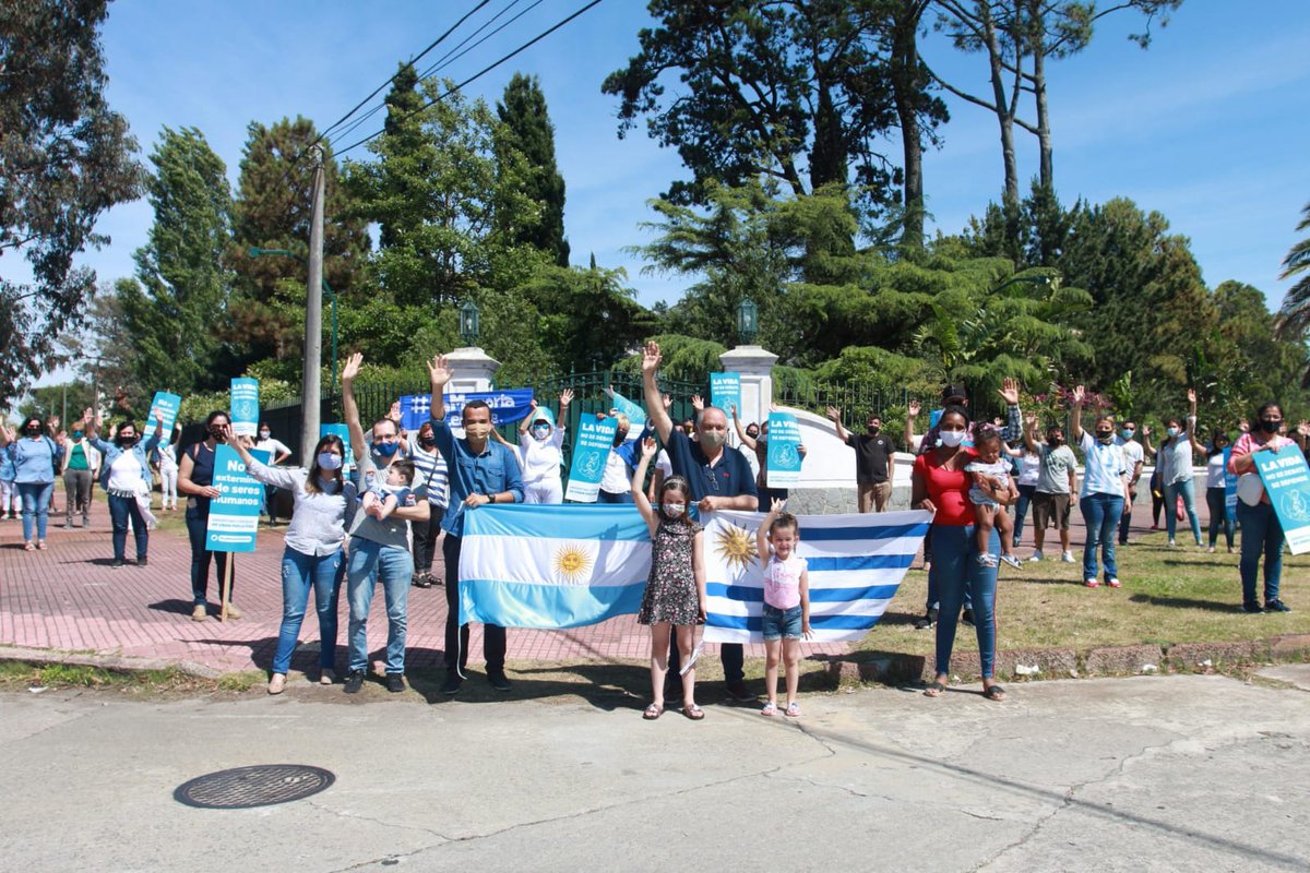 ALauraBenavides's tweet photo. Uruguay apoya la defensa de la vida porque en nuestro país también lucha 👉 #LaMayoriaCeleste https://t.co/Uiu5Cwt6Ls