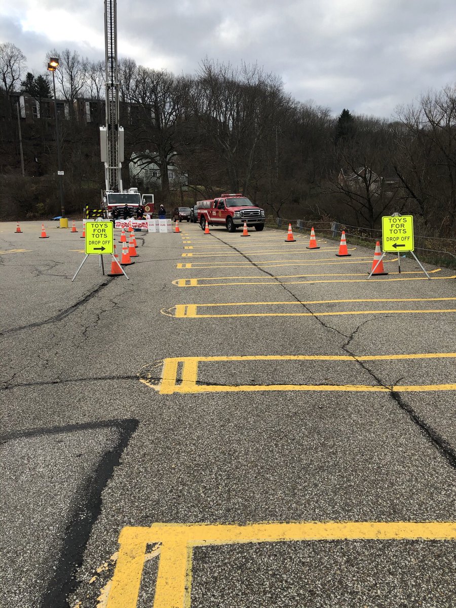 Cmonps7's tweet photo. @MarkMaddenX  Day 2 of the McCandless Volunteer Fire Departments Toy Drive! Day 1 we collected over 800 toys! https://t.co/iqRYhZr1PM