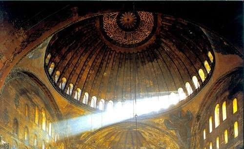 THE DOME OF HAGIA SOPHIAWhy was the Hagia Sophia such an achievement? Not least because it was the world’s largest domed basilica for 1000 years.Domes in turn helped deal with a very ancient problem in the Mediterranean: earthquakes.Thread