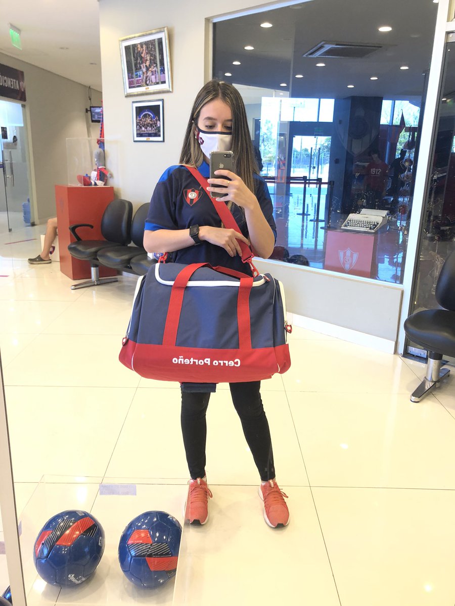 MabeelRolon's tweet photo. Lo que es este bolsón 😍💙❤️ les esperamos hasta las 17:00 hs en el #CeDay 🌪 https://t.co/sV7mQPdoNK