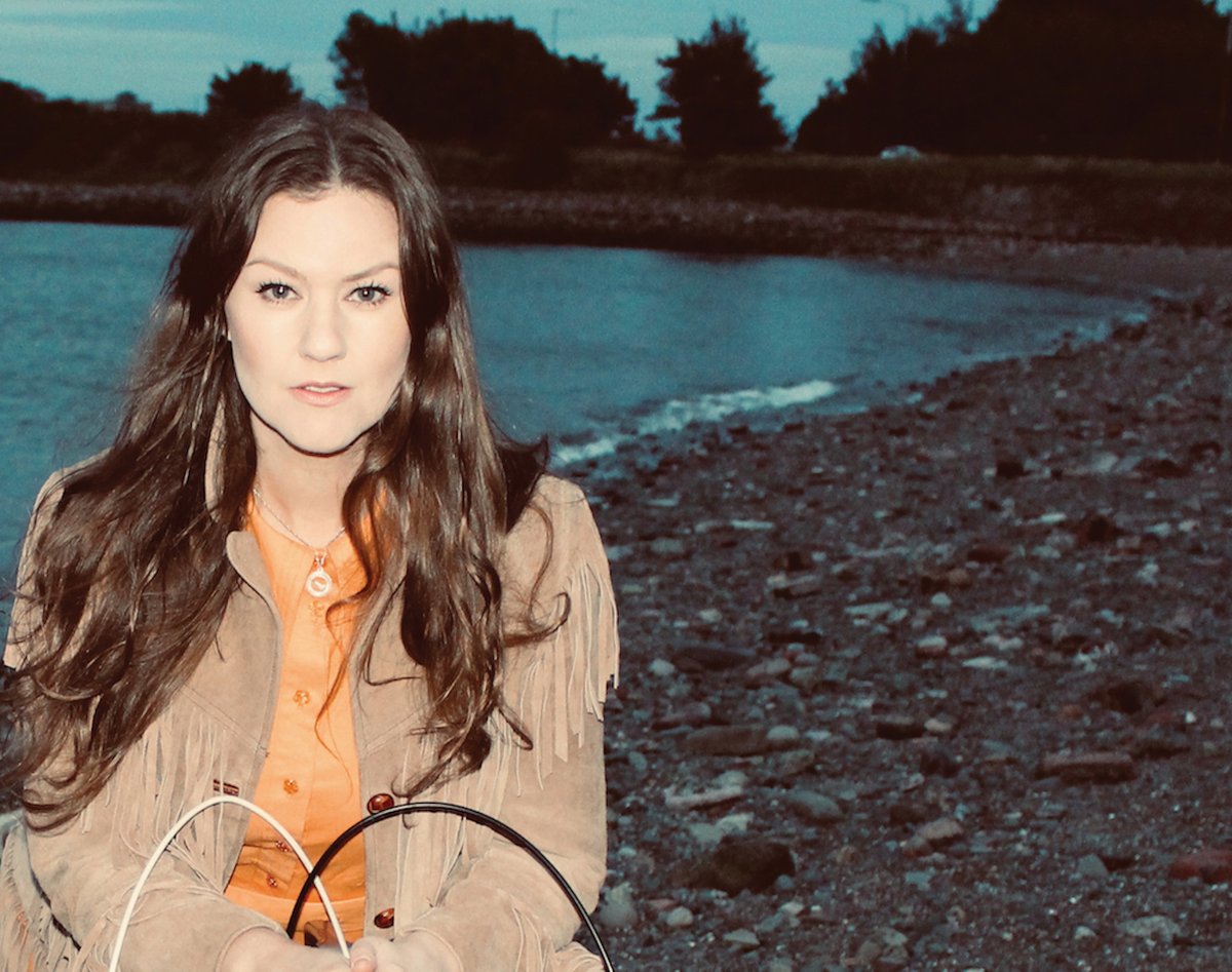 caledoniafest's tweet photo. Frontline Festival Scotland 2020 line up includes:

Kirsten Adamson, an Americana / Country singer from Fife.

Check out her set at 18:34 GMT this coming St Andrew's Day with presenters Fat and Kathryn.

[Timings approx as per Greenwich Mean Time]

#FrontlineFestScot https://t.co/blofip7JmN