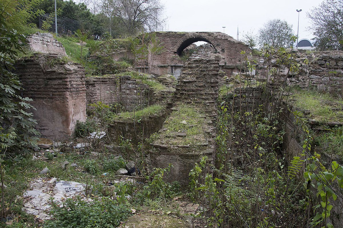 Romans started experimenting with domed basilicas in the 4th and 5th centuries. The first in Constantinople is believed to be St. Polyeuktos, built in the 520s. Judging by remaining structural elements, it would have reached 30 meters in height.