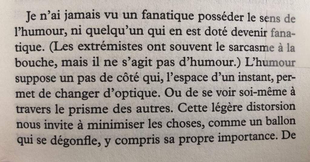 elsagrangier's tweet image. #thoen - Bolloré a t il le sens de l’humour ? Une réponse possible se trouve dans le magnifique texte de  #AmosOZ - « les extrémistes ont souvent le sarcasme à la bouche mais il ne s’agit pas d’humour... ». L’humour suppose un pas de côté qui s’appelle l’humanité.