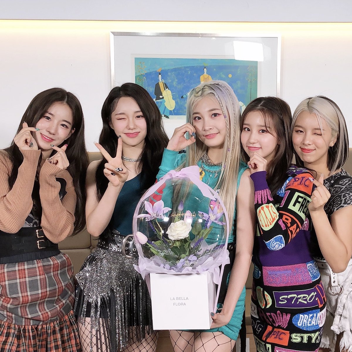 WOOAH_HM's tweet photo. [#wooah]
벌써 저희가 데뷔 200일이라는게 믿기지가 않아요 항상 사랑해주시고 예뻐해주셔서 너무 감사드려요 우리 앞으로도 계속 함께해요🥰 200일 축하해주신 모든 팬여러분 다시한번 너무 감사드립니다❤️

#wooah #우아 #BadGirl #200DaysWithWooah https://t.co/tUnkYw1Z5X