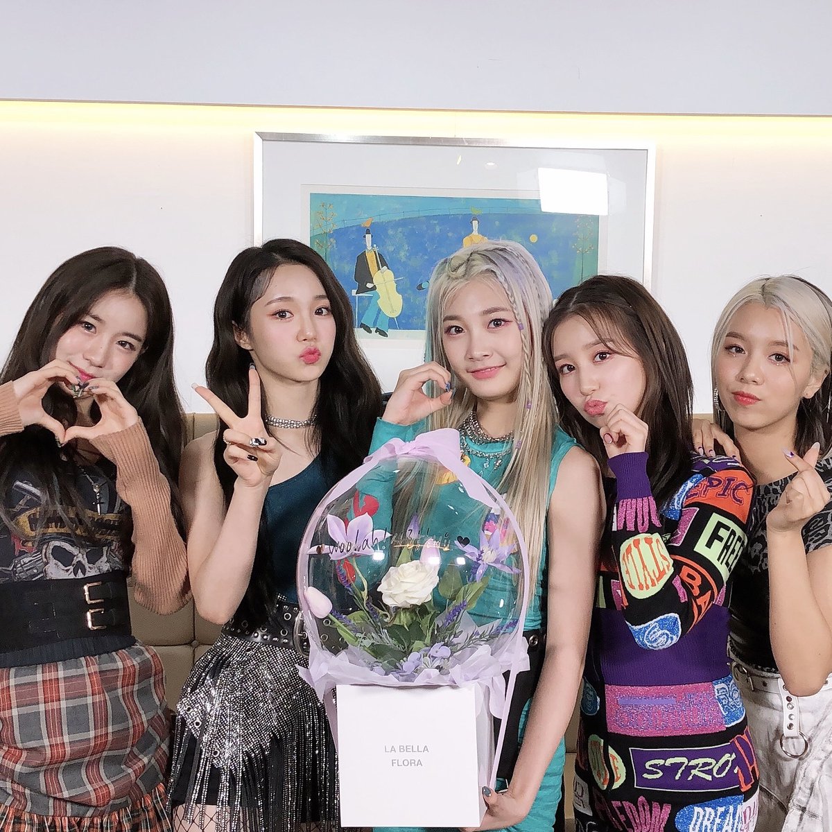 WOOAH_HM's tweet photo. [#wooah]
벌써 저희가 데뷔 200일이라는게 믿기지가 않아요 항상 사랑해주시고 예뻐해주셔서 너무 감사드려요 우리 앞으로도 계속 함께해요🥰 200일 축하해주신 모든 팬여러분 다시한번 너무 감사드립니다❤️

#wooah #우아 #BadGirl #200DaysWithWooah https://t.co/tUnkYw1Z5X