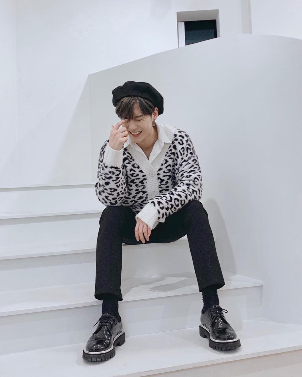 #이람쥐_생일_도토리_챙겨

허타람쥐가 뻔뻔하게 애교부려줄때가 너무 좋드라🥰