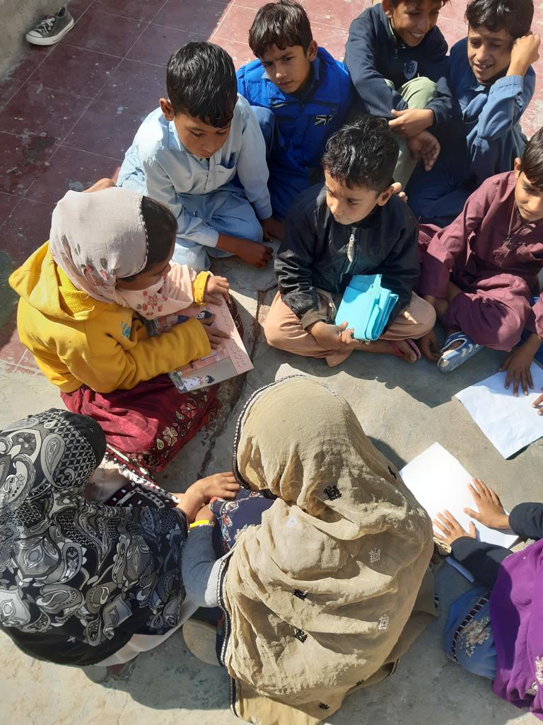 BaelaJamil's tweet photo. Donate generously to #LivingLearningLibraries! 100 books tablet online offline #DigiKutubKhanay loved by children, communities & volunteers #MUBARAKGoth! Awesome football giants #FarrisofKarachiUnited 12 yrs old grade7 & all children love the sport by the sea! @itacecorg @CLF_Pak https://t.co/OidMaoFeSn