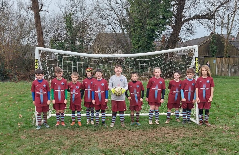 New team kit for our 10s who were in action this morning. Kit kindly sponsored by Wyns Car Sales. Much appreciated by coaches @AledWilliams83 and @leon170905 #Future🐗