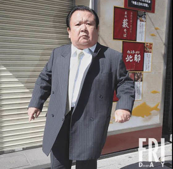 すしざんまいの社長が例のポーズをしていない時は？全部怖いwww