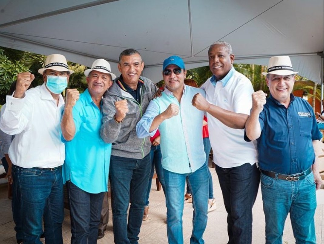 Abel Martínez demostró capacidad como legislador y también como alcalde ha sido una referencia entonces seguimos #AvanzandoConAbel <a href="/rubenbichara/">Ruben Bichara</a> <a href="/temomontas/">Temístocles Montás</a>