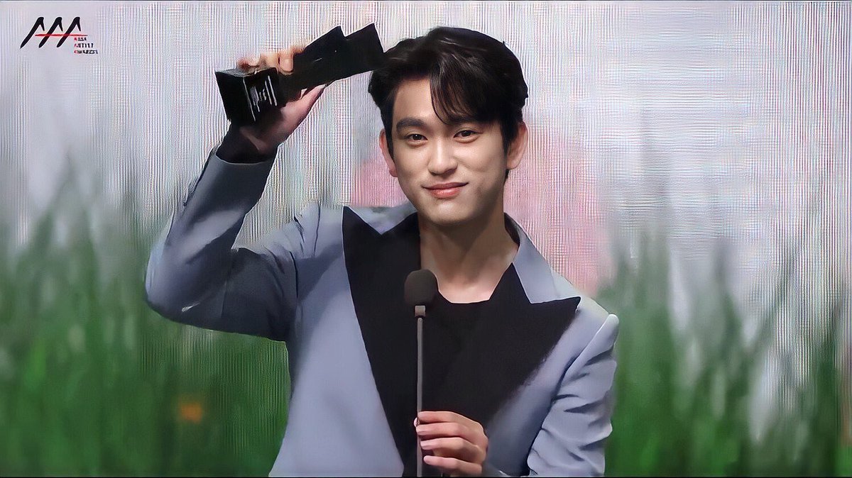 ли ши он. пак получил.