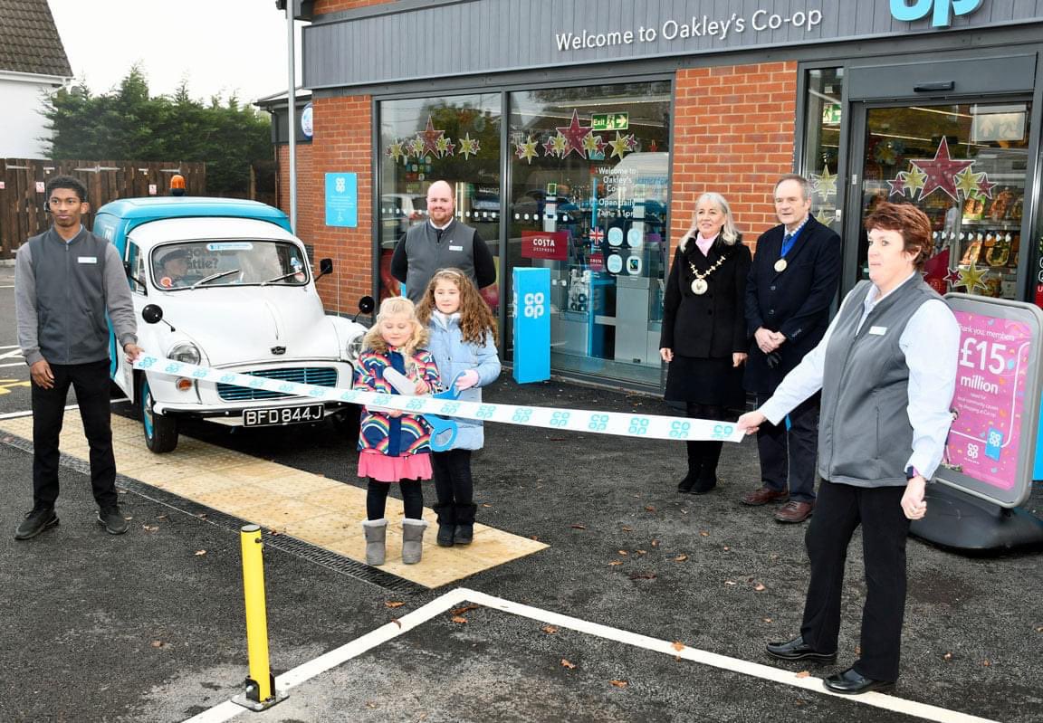 DeborahJey's tweet photo. SO0301 team have worked extremely hard to deliver a great new shop in Oakley community π
#NewStore
#OakleyCommunity
#FabStandards
#TheCoopWay
#IsWhatWeDo
@stejohcon @GianniDinghile @radams2000 @BasingMayor @PeterBatt3 https://t.co/4fKH35bglm