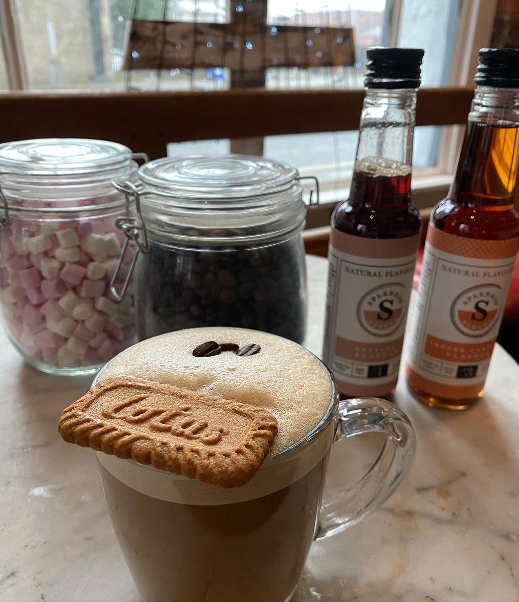 **Hot drink edition** 
New festive drinks menu😍😍
•Hazelnut Latte 
•Baileys Hot Chocolate 
More drinks TBA 
☕️☕️☕️