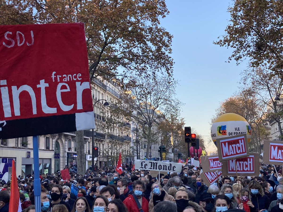 SDJ France Inter (@sdjfranceinter) on Twitter photo #StopLoiSecuriteGlobale grosse mobilisation 👍 #StopLoiSecuriteGlobale grosse mobilisation 👍