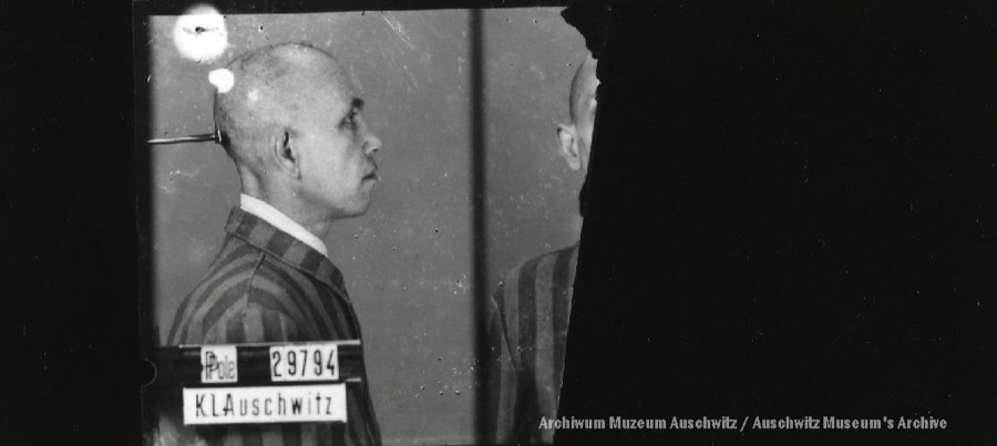 AuschwitzMuseum's tweet photo. 28 November 1900 | Pole Andrzej Woliński was born in Bartkowa-Posadowa. A tailor.

In #Auschwitz from 17 April 1942.
No. 29794
He perished in the camp on 22 May 1942. https://t.co/GhCKUxODoC