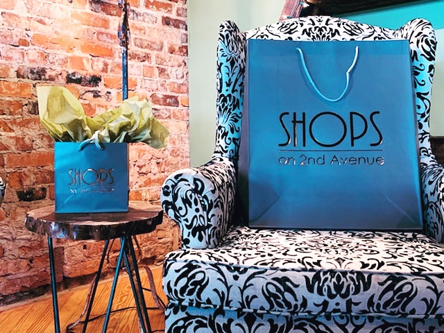 It's not too late to shop #DowntownDecatur for #SmallBusinessSaturday!
Because there's no better time than the present to shop for your Christmas presents🛍🎁

#VisitDecaturAL #ShopLocal #DowntownDecatur #HappyHolidays #WearAMask