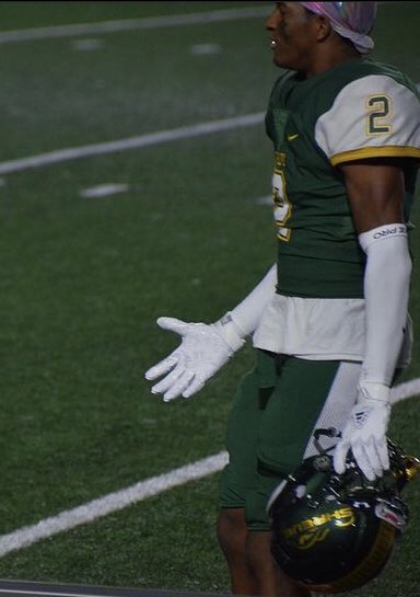 JeremySowell3's tweet photo. Had a long 4 years baby boy. Now its really time to hang it up for highschool. #2signingout ✌🏾💔 https://t.co/XHLXqydgKr