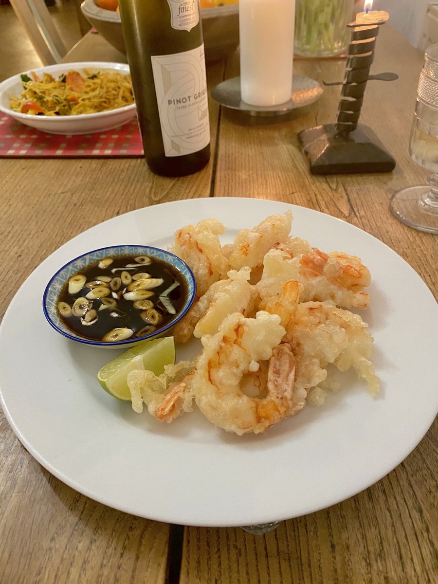 MarrisRobert's tweet photo. Large red shrimps in tempura batter with a soy dipping sauce and Singapore noodles #lamiacucina #tempurabatter #shrimps #soysauce #singaporenoodles #homecook #homecooking https://t.co/Ph3Was3mLu