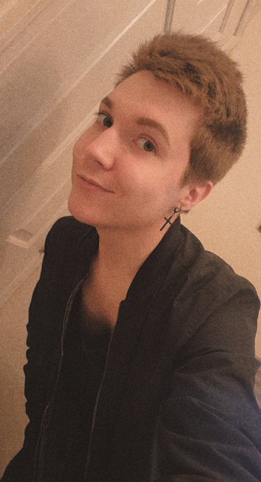 Hair growth progress   Still shedding hardcore https://t.co/3wfogAe5rI