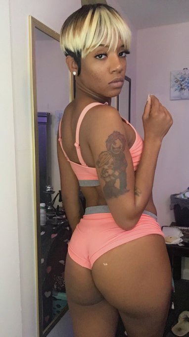 1 pic. Hi 💞 pretty in pink 😛💦🙈 link in bio $3 only fans 😉 #LIKE #RETWEET #SHARE #COMMENT https://t.c