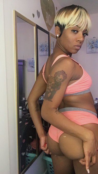 2 pic. Hi 💞 pretty in pink 😛💦🙈 link in bio $3 only fans 😉 #LIKE #RETWEET #SHARE #COMMENT https://t.c