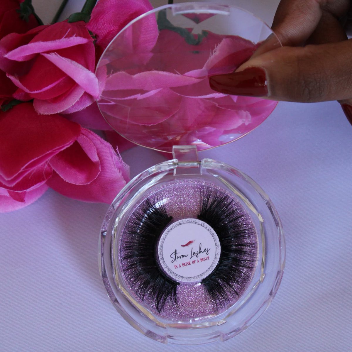 KaNhlane_'s tweet photo. Congrats 🎊🎉👑@ThandaZwide  for starting your business.
Please follow her on Instagram @_stormlashes_ https://t.co/MHSibgKnM5