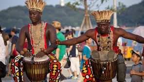 Mbundu People.Mbundu People are found primarily in the nation of Angola. They're famed for founding the Ndongo & Mantamba Kingdoms of Queen Nzinga. The Mbundu fell victim to the slave trade due to Portuguese invasion & occupation of Angola.