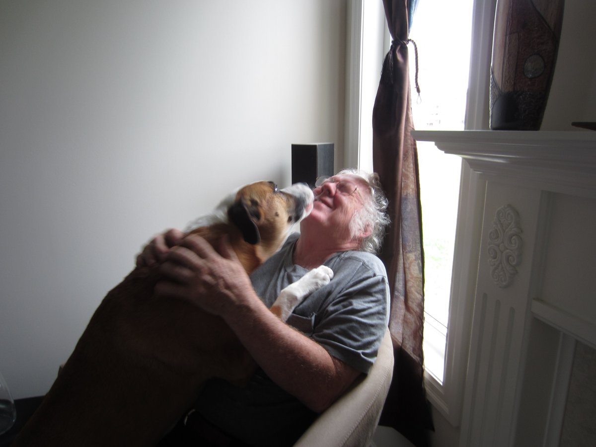 rocco_puppy's tweet photo. A friend visiting from Thunder Bay didn't know what he was getting into when he walked into the door. #PuppyLove #Puppykisses #OverlyFriendly #FirstTimeMeeting #RoccoLove https://t.co/WusNswUut6