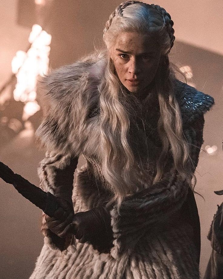 grimetics's tweet photo. Daenerys nos trend e só passando pra avisar que é ela é a verdadeira rainha do trono de ferro e maior personagem feminina de qualquer série existente https://t.co/vpg6DSb6T9