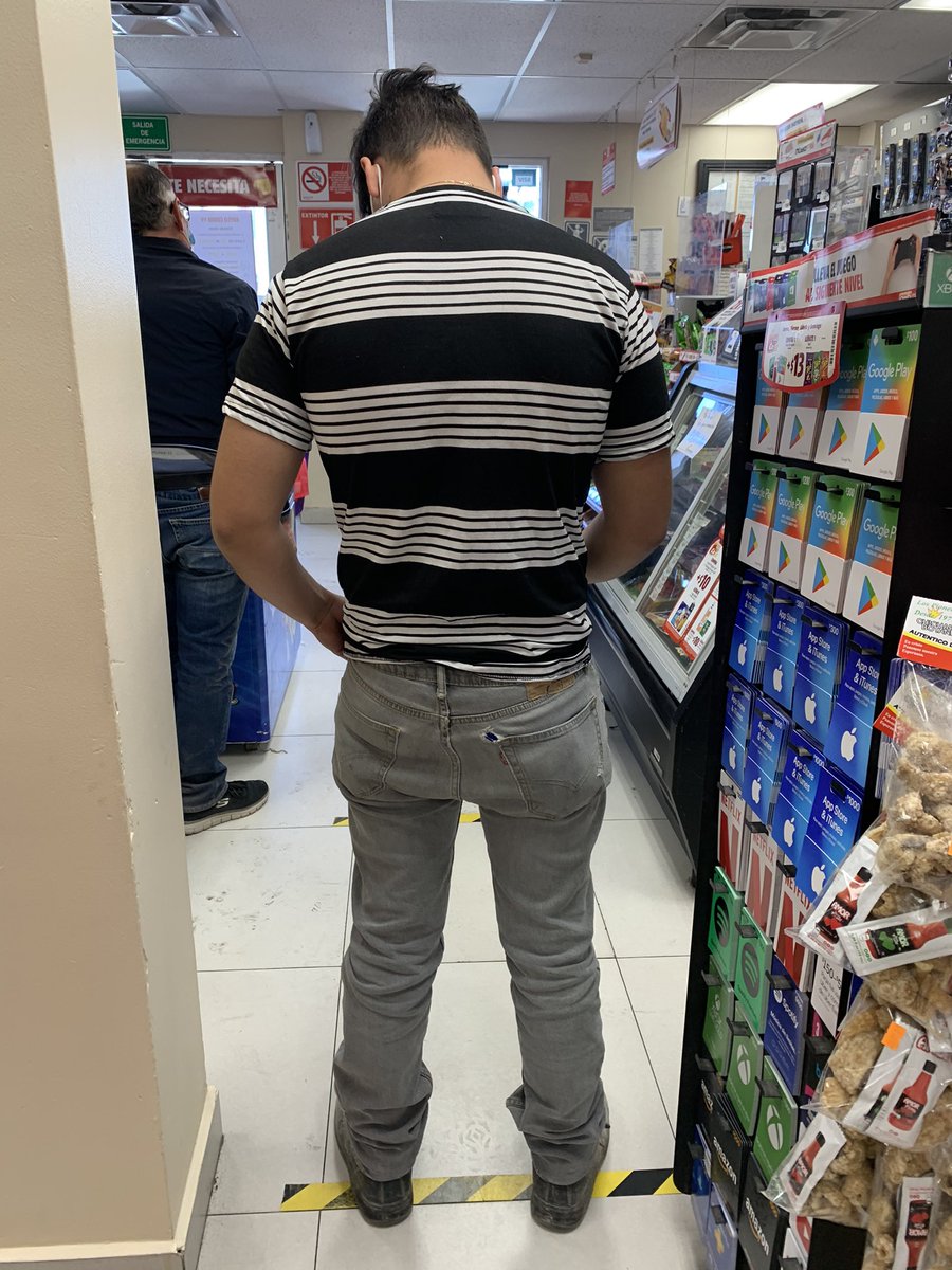 yuzzuffff's tweet photo. Rico chavito en #oxxo #chacal #gay #mexicali https://t.co/LhthJvj40U