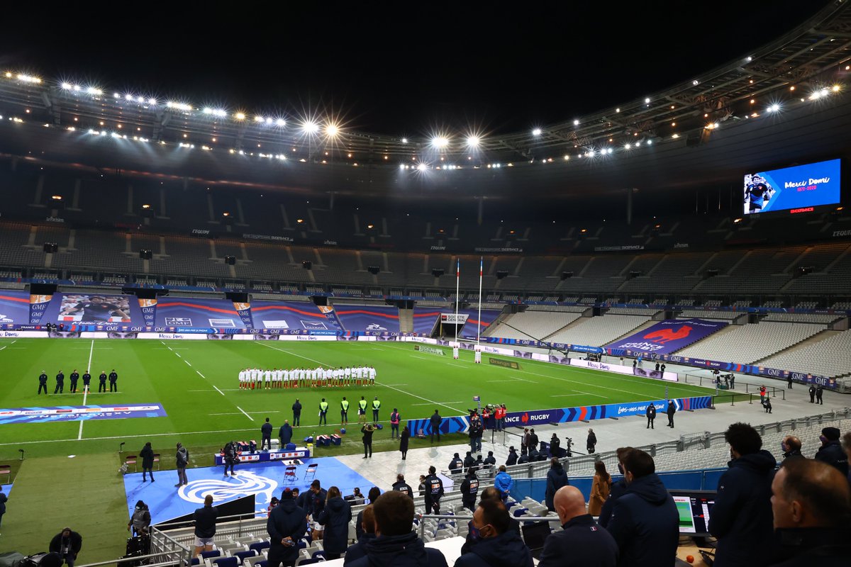 FranceRugby's tweet photo. 🙏😢 Une minute de silence avec beaucoup d'émotion. Nous sommes tous tristes ce soir. Domi, ce match, nous allons le jouer 𝐩𝐨𝐮𝐫 𝐭𝐨𝐢 💙 #FRAITA #XVdeFrance #NeFaisonsXV #MercIDomi https://t.co/c7YvPEV7hY