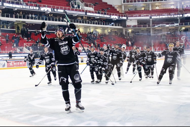 HCTPS's tweet photo. Tämä ei saa unohtua.

Me organisaationa haluamme tarjota Suomen turvallisimman otteluelämyksen.

Joukkue tarjoaa taistelun. 

Sitä on Turun Palloseura.

Kiitos kaikille tuesta ja kannustuksesta!🤍🖤
#HCTPS #Turku #Liiga #OleTPS https://t.co/kqrCw32OVc