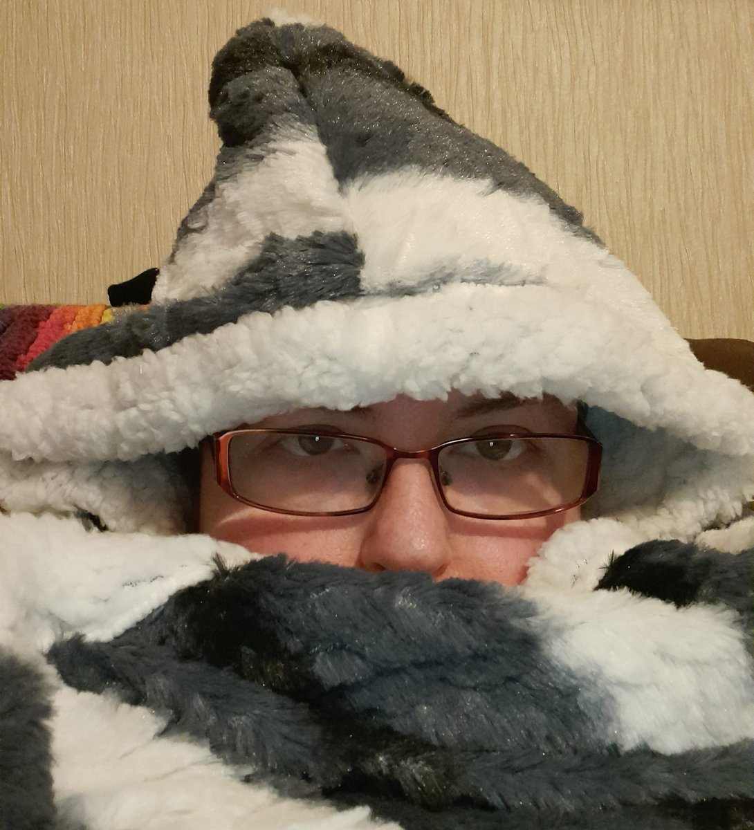 AdeleMDoherty's tweet photo. It's a big snuggle blanket kinda mood 🖤🤍 #cosyAF https://t.co/W6mQU9tm3h