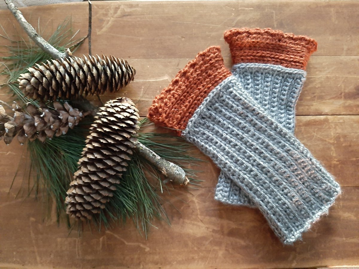 welshstudio's tweet photo. Outlander Style. Arm warmers are timeless. These lovelies just may carry you back. 20% off until Dec 2 &amp; free shipping! 
https://t.co/G4DvTMGVRS
#armwarmers #fingerlessgloves #fingerlessmitts #crochet #outlander #giftideas https://t.co/sb0zk0gAam