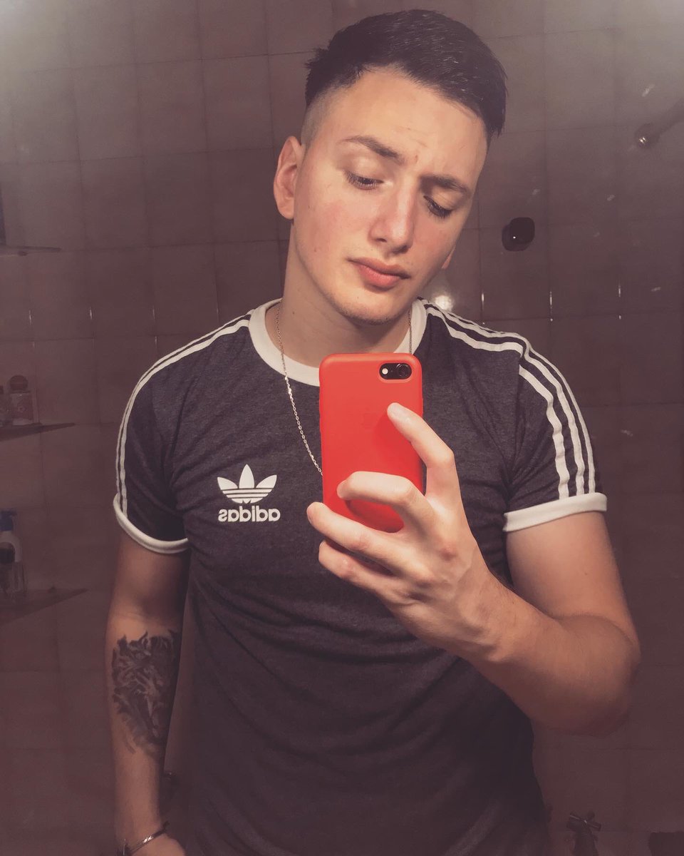 GarabelloFranco's tweet photo. Me dejaste el cuerpo caliente infierno, pero me dejaste el corazón frío invierno🔥❄️ https://t.co/ajqhOzm1Ip