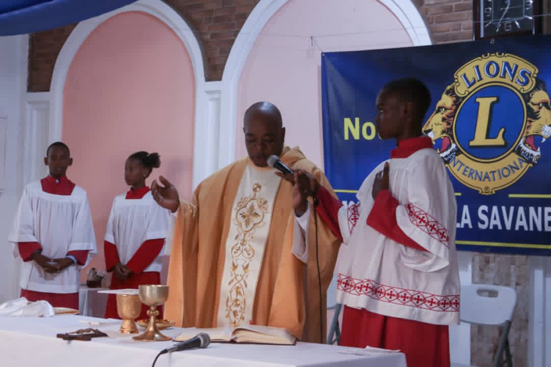 ccjgardere's tweet photo. Les #LionsClubs de la Savane de l’espoir des #Gonaïves a organisé une cérémonie d’intronisation des deux nouveaux Clubs #PierreRichardDuchemin &amp; #NoelEmmanuelLimage ce samedi 21 Nov 2020 au salon de St Charles. @lionsclubs @MBVBLions @lionsclubsIrl https://t.co/jaGgO2oaFP