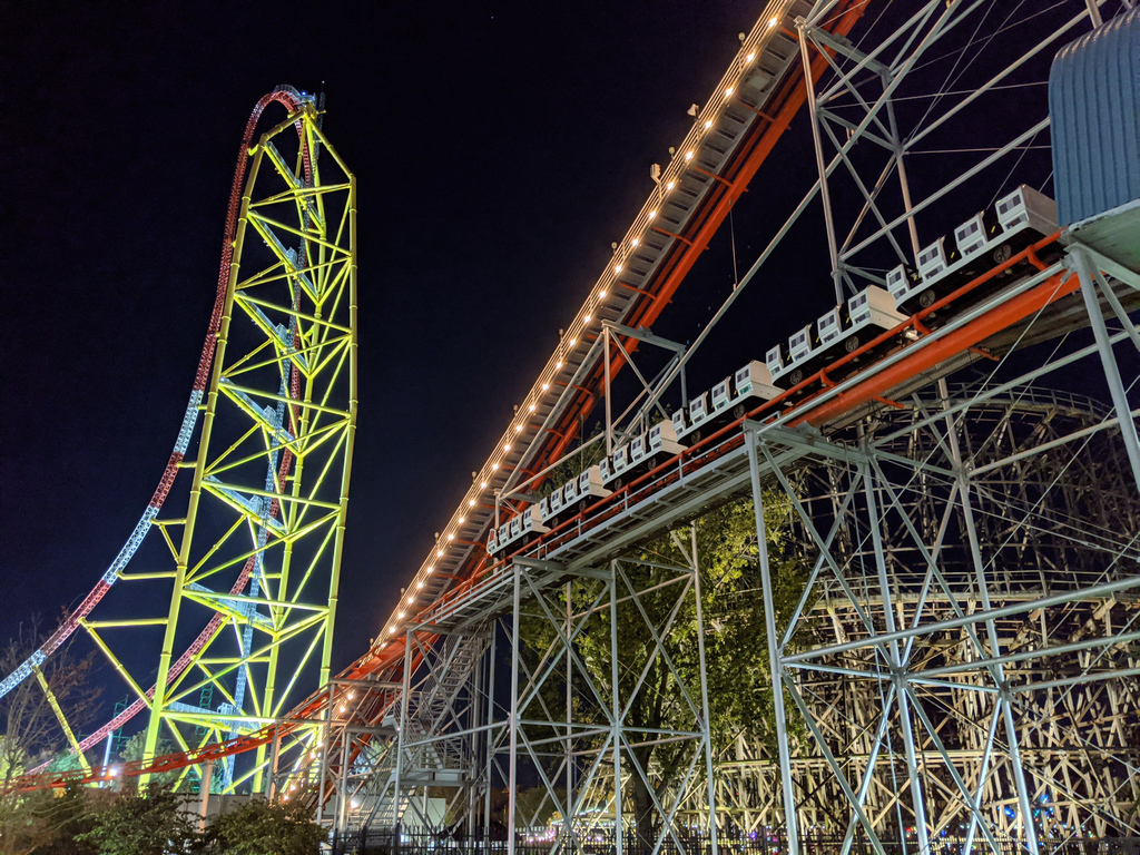 Top Thrill Dragster and Magnum XL-200 at Cedar Point
.
.
.
.
.
Photo taken : October 2020
.
#magnumxl200 #magnumxl #arrowdynamics #arrowdynamicsinc #topthrilldragster #dragster #intamin #intaminrides #intamincoasters #cedarpoint #ohio ##sandusky 
#themepark #amusementpark