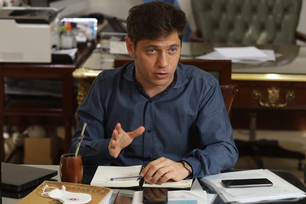 funesbeto's tweet photo. El personal de salud bonaerense convoca a un paro contra Kicillof para reclamar un aumento salarial, descansos y licencias durante la pandemia de coronavirus.
El primer paro en los 80 hospitales públicos bonaerenses desde que asumió el gobernador Kicillof. https://t.co/GBEujARmUi https://t.co/IvlT8o7oie