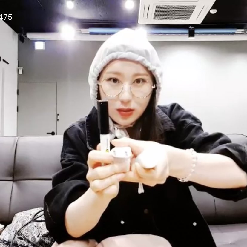  #CHAEYEON wearing glassesa thread;