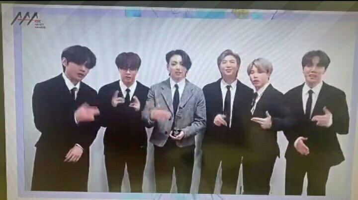 desaylaam's tweet photo. WELL DESERVED!! 
SELAMAT BUAT 30 BUJANGKUU!!! 
💚💜💚💜💚💜💚💜 https://t.co/kDKa7KgQfR