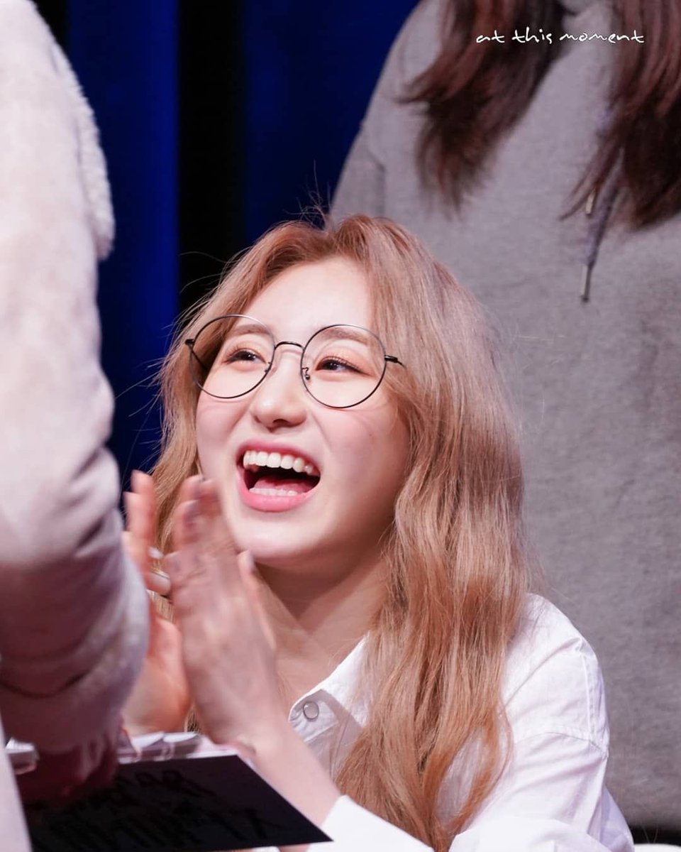  #CHAEYEON wearing glassesa thread;