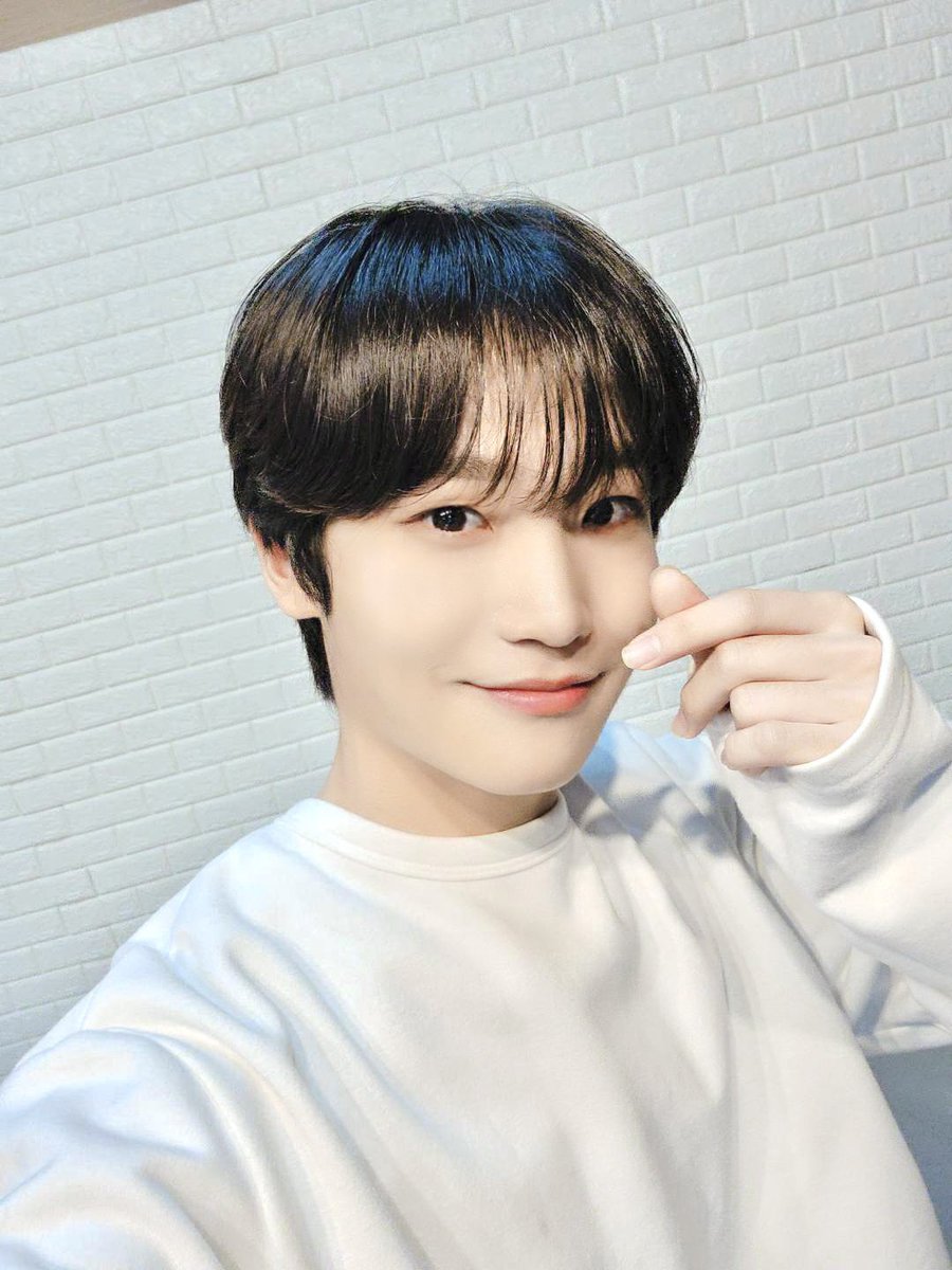 24Kplus_members's tweet photo. [#임찬] 투포유 팬분들! 아까 브이이앱에서 말했지만, 제가 피아노 브이앱 2탄을 하려고 하는데요~🎹 #차니커버추천 해시태그와 함께 제가 커버 해줬으면 하는 곡들을 멘션으로 보내주세요😆 추천곡들중에 몇곡 선정해서 연습해볼게요! 그럼 추천 많이해주세요💕

#24K #투포케이 #임찬 #Imchan #귀찬 https://t.co/9cevx6gEsu