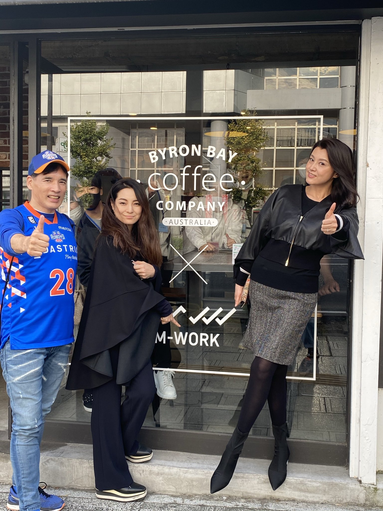 堀義人 Luckyfesロス中 解禁になったので 写真をアップします 何と ある週末に藤原紀香さんとsakikoさんが水戸にロボッツの応援に来られました 凄い ロボッツ応援以外にも水戸ど真ん中再生プロジェクトの現場であるm Work M Spo M Gardenをご案内