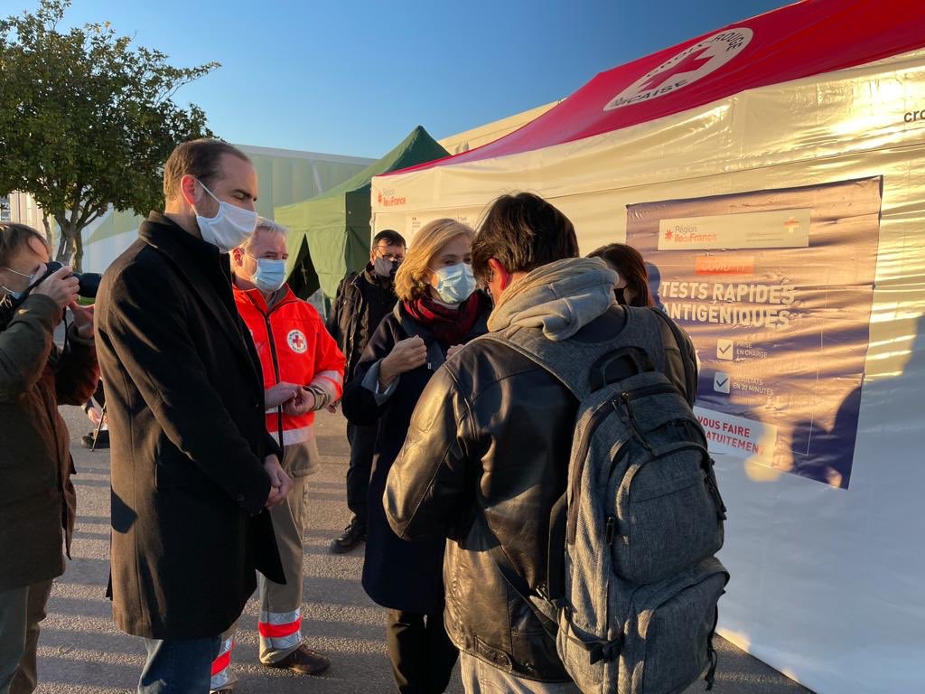 vpecresse's tweet photo. Nous organisons depuis aujourd’hui  des barnums de tests antigéniques « minute » gratuits dans les centres commerciaux, pendant 2 mois, pour réussir Noël et éviter une 3e vague. Ici le partenariat avec #Ulis2 (91) et ⁦@CroixRouge⁩ https://t.co/sMXv87T2Jm
