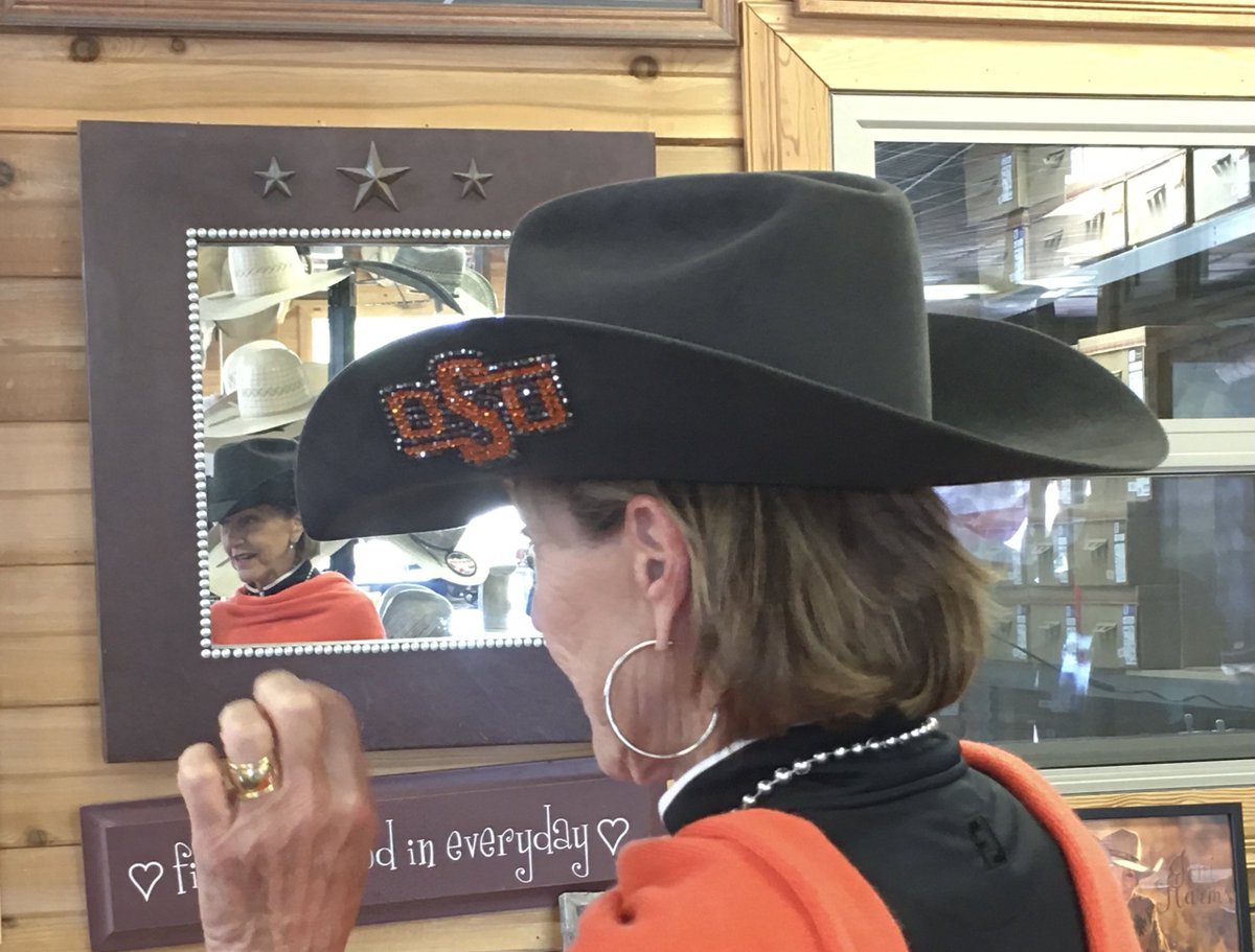 FirstCowgirlAnn's tweet photo. Thanks @shortyscaboyhattery for the great hat.  Eat your heart out Kyle Wray https://t.co/3Aa4dcw1GQ