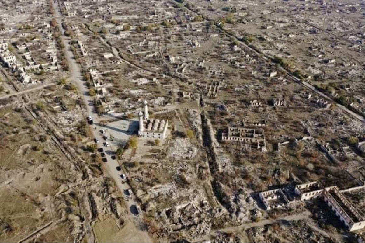 Elliiik's tweet photo. This is the photo of ghost town #Aghdam taken by a drone.
28.11.2020

#ArmenianVandalism #DontBelieveArmenia #KarabakhisAzerbaijan https://t.co/jcGjaZ9paz