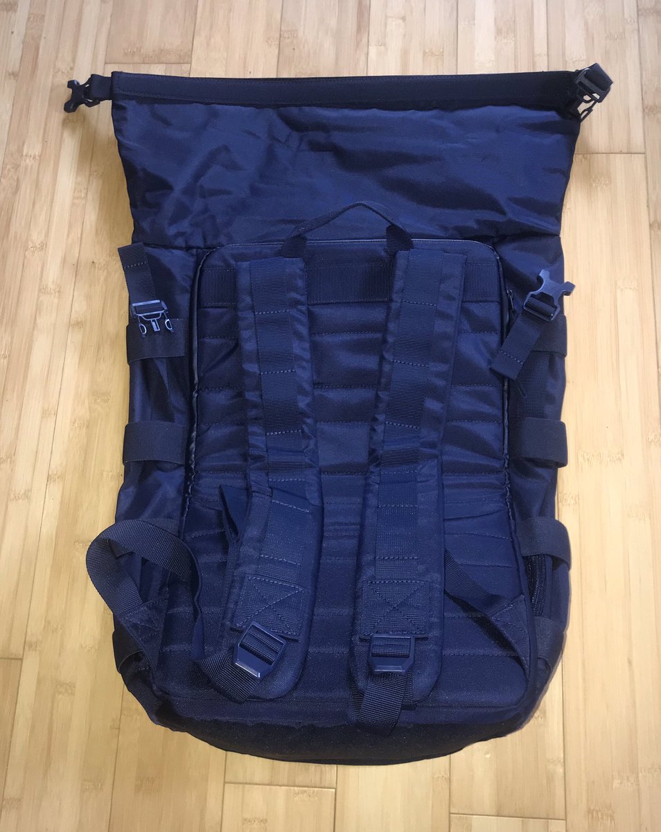 thecircuitgear's tweet photo. UAA BAG SEND ME YOUR OFFERS IF INTERESTED #eybl #uaa #adidasgauntlet #adidasuprising https://t.co/lT9zrJbQGe