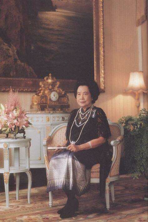 402R80's tweet photo. @rumpriypunnee #สุพรรณบัฏ ประกายแก้วพระบรมวงศานุวงค์พระองค์เจ้าสมเด็จพระสังฆราช ม.ร.ว.สดับลดาวัลย์ #จดหมายป.ร. #พระองค์เจ้ารถคฤหบรมราชินี ภูษาโยงราชโอรสลูกยาเธอ #สมเด็จพระโกษาปาน https://t.co/7DytVhhefe