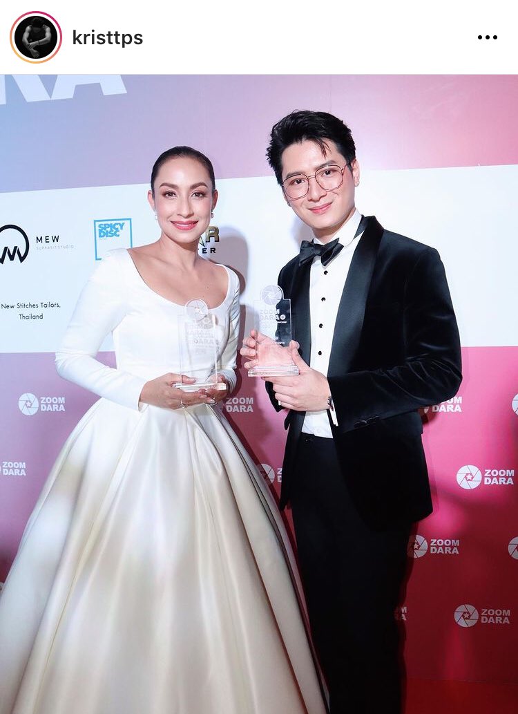 Saew_08's tweet photo. แงงงง น่ารัก ยินดีด้วยนะค้าบบบ ♥️
#KristPerawat 
https://t.co/AxrcnLi4uk https://t.co/M1X5rown9a