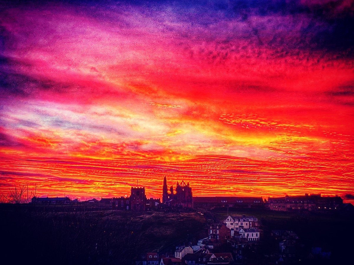 helenofwhitby's tweet photo. ‘The best things in life aren’t things’
 
   🧡🧡🧡🧡🧡🧡🧡🧡🧡🧡🧡 

‘Fill your life with experiences, not things. Have stories to tell not stuff to show.’
#Whitby
#momentslikethese 
#experiences
#notthings 
#dawn
#November
#sunrise
#theotherday
@WhitbyAbbey @DiscoverCoast https://t.co/O4JUgs2Rdf